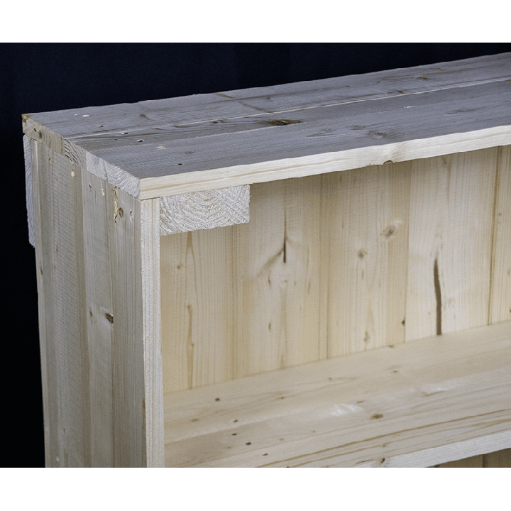 Dolly bookshelf pallet
